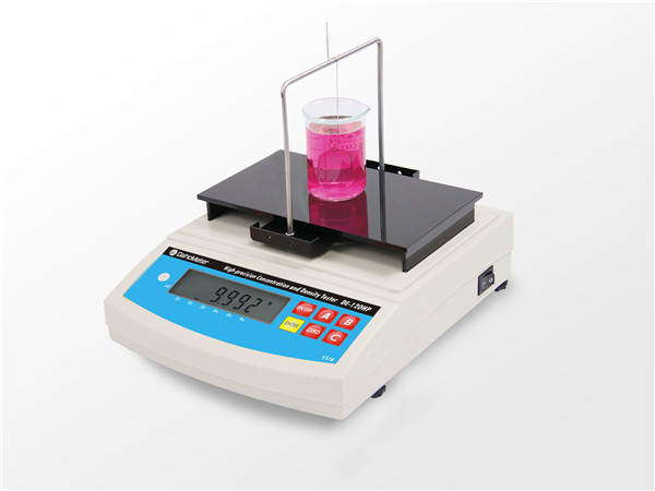 高精度過氧化氫濃度計DE-120HP是Dahometer品牌經(jīng)典款產(chǎn)品，已成為雙氧水關(guān)系企業(yè)必備的一款理化檢測儀器！流通市場多年，廣獲客戶好評；通過密度原理，自動讀取雙氧水濃度、波美度、密度等數(shù)值。